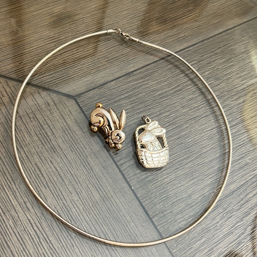Vintage Round Wire Necklace with Rabbit - Easter Charms - Pendants, Silver-tone - Picture 13 of 13